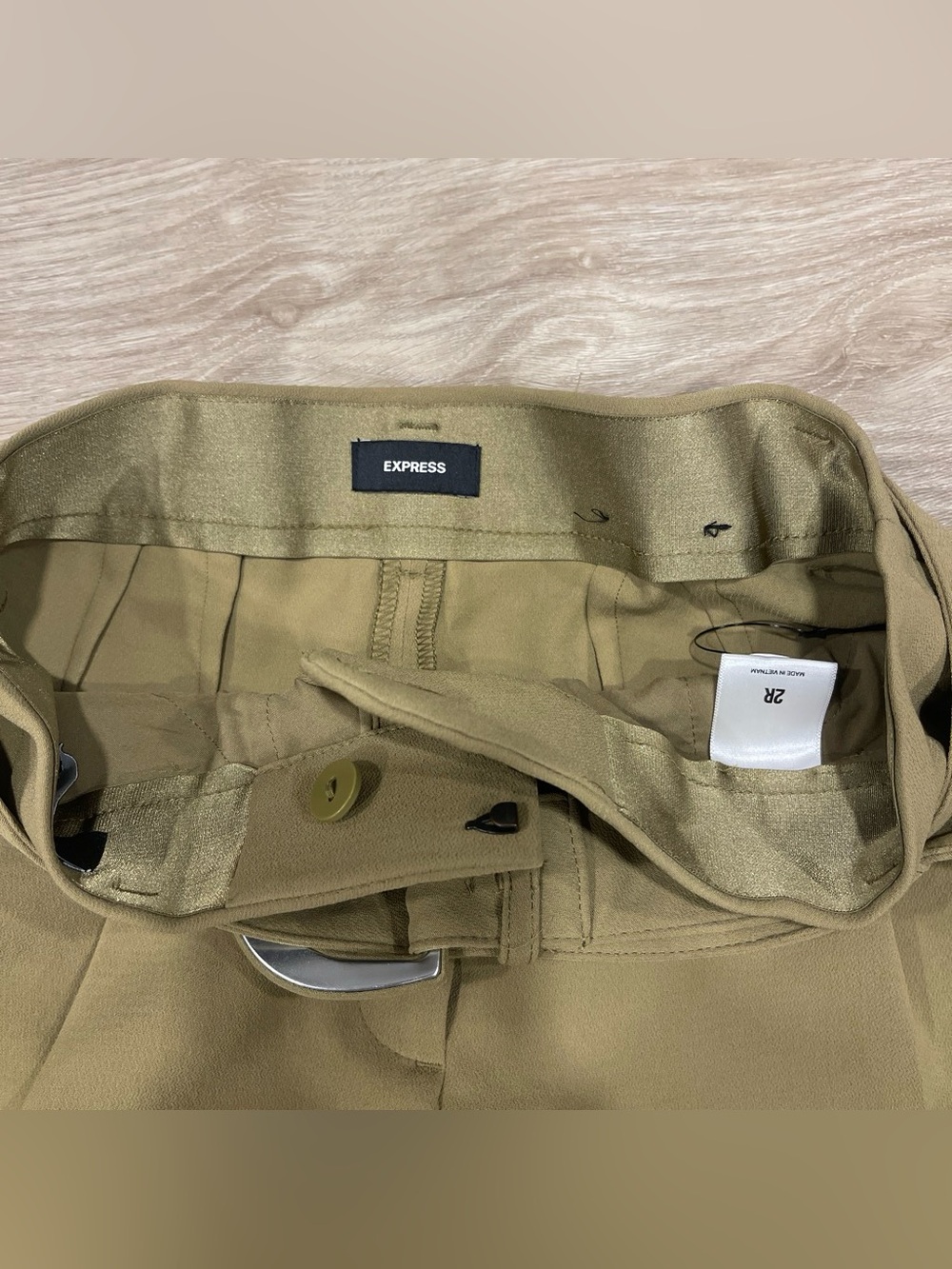 Express Olive Green Belted Wide Leg Cargo Pants Size 2R - Picture 3 of 6